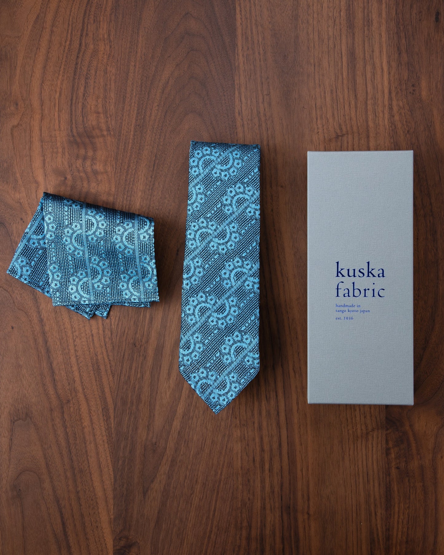 [Art] CHAIN CHAIN Tie & Pocket Square Sax
