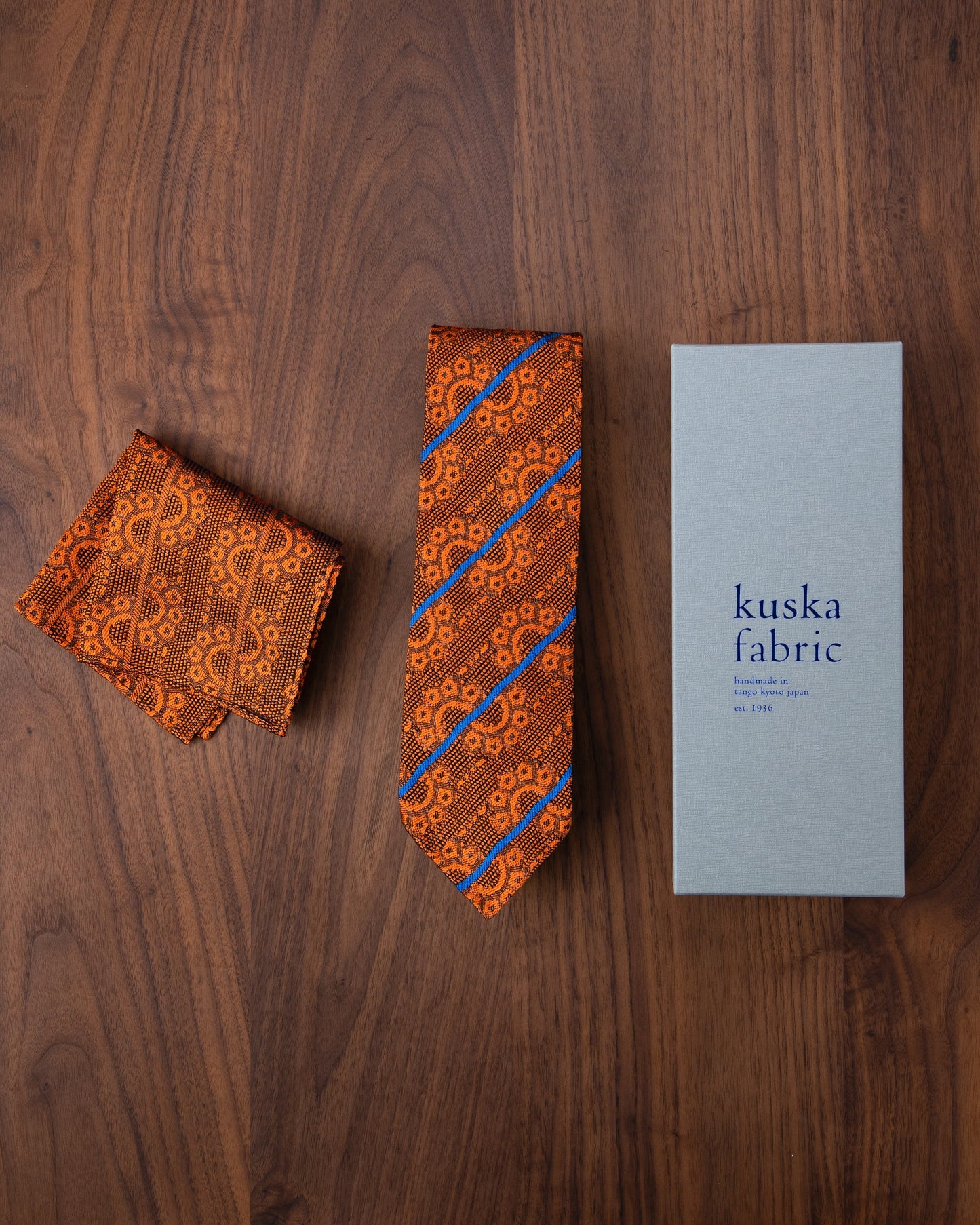 [Art] CHAIN CHAIN Tie & Pocket Square Orange