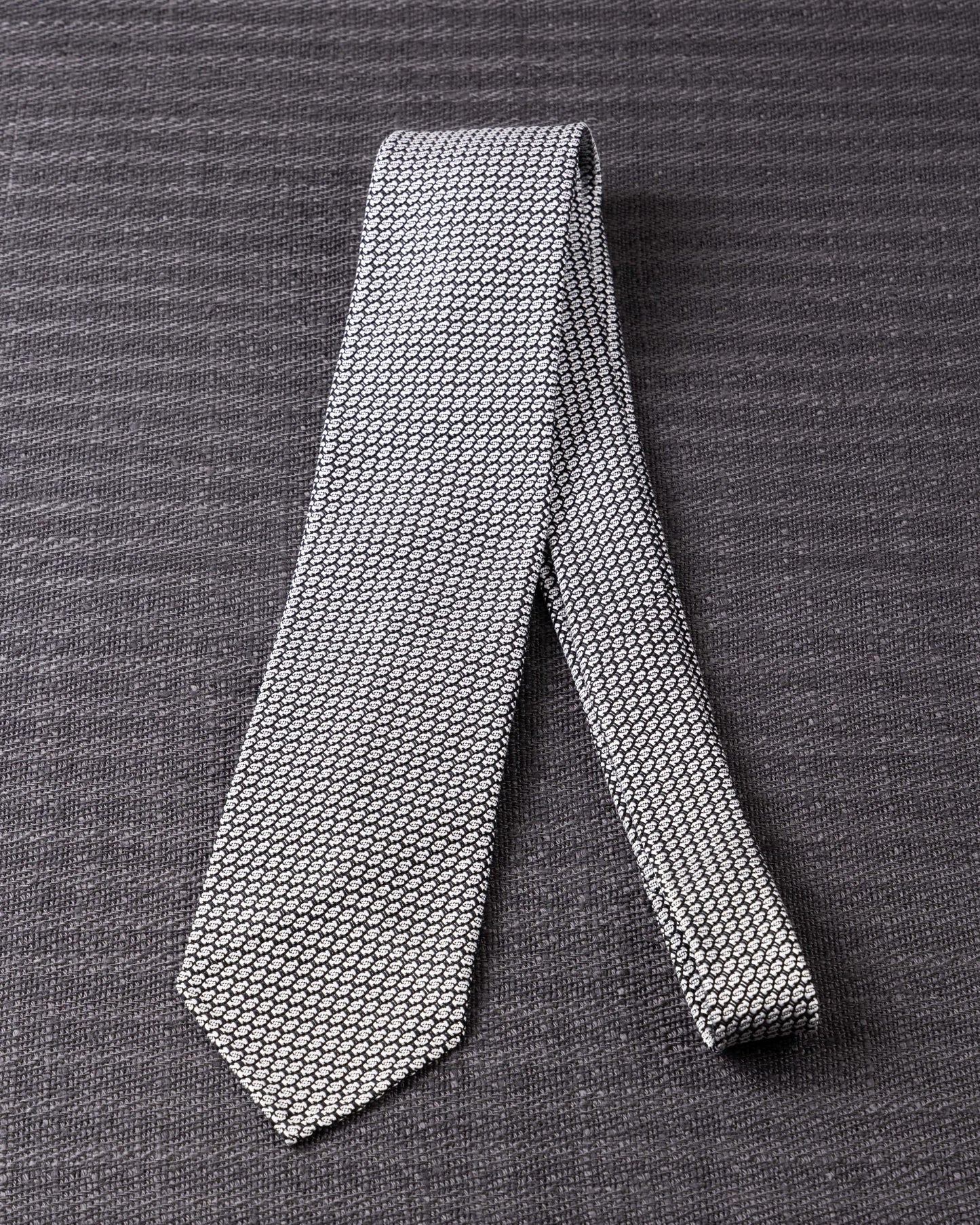 Executive Garza Tie & Pocket Square White Gray