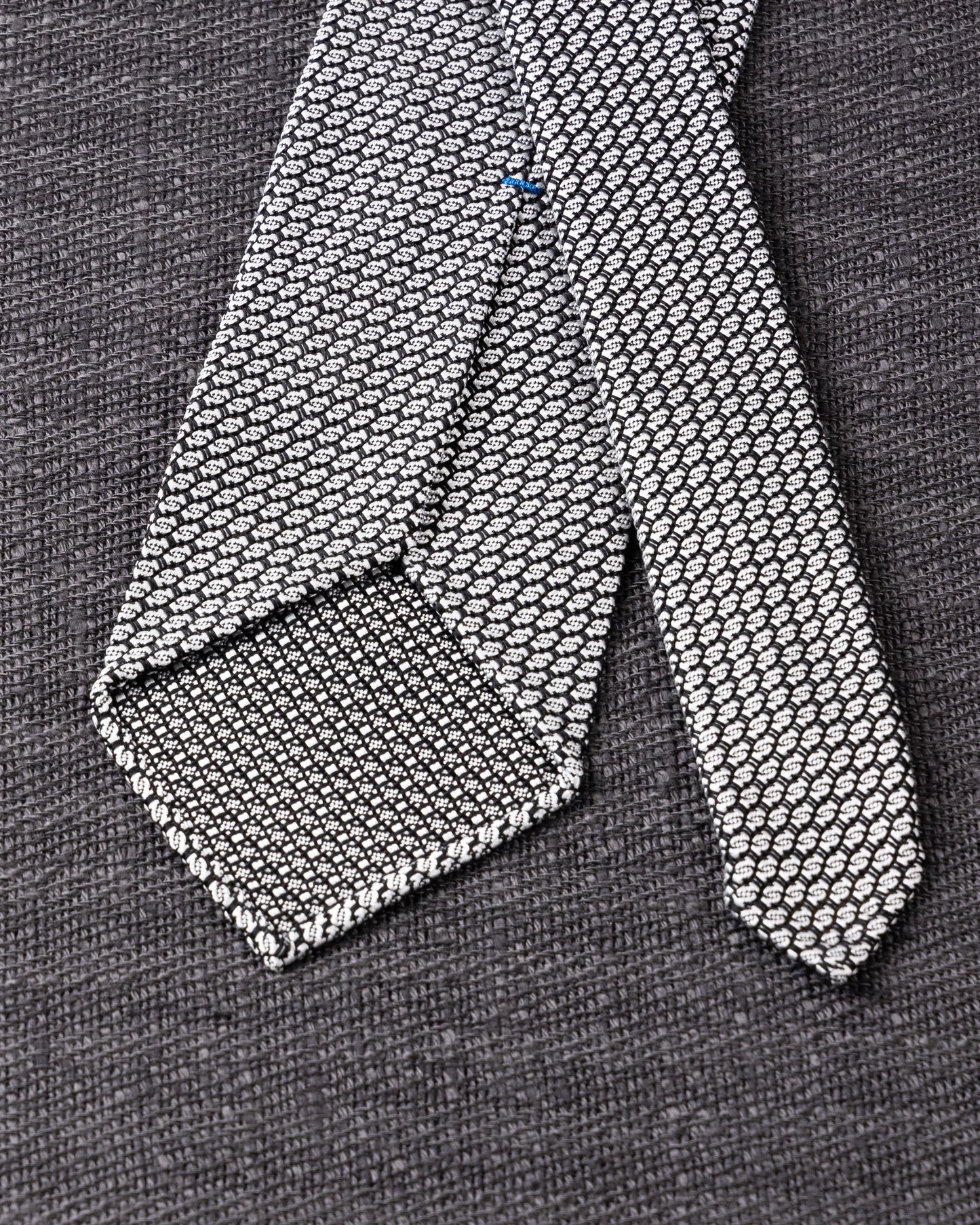 Executive Garza Tie & Pocket Square White Gray