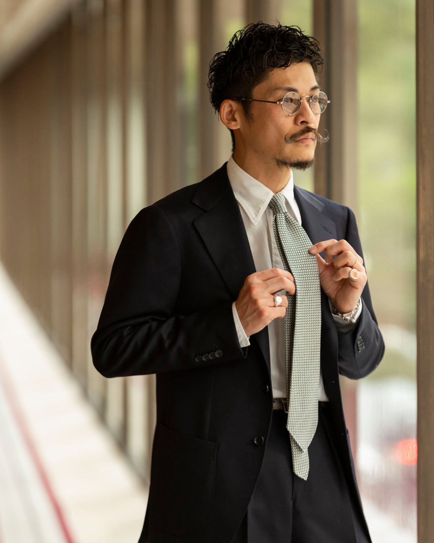 Executive Garza Tie & Pocket Square White Gray