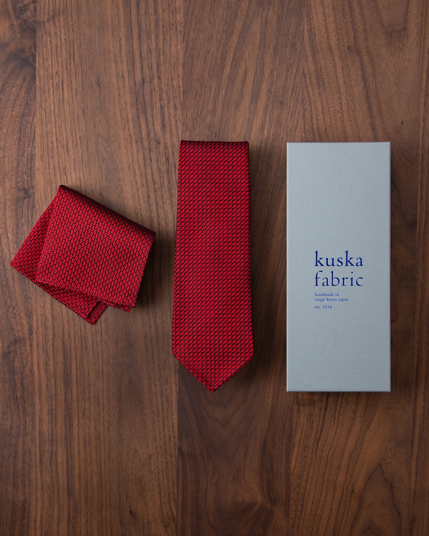 Executive Garza Tie & Pocket Square Red