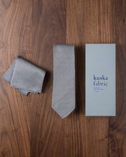 Executive Garza Tie & Pocket Square White Gray