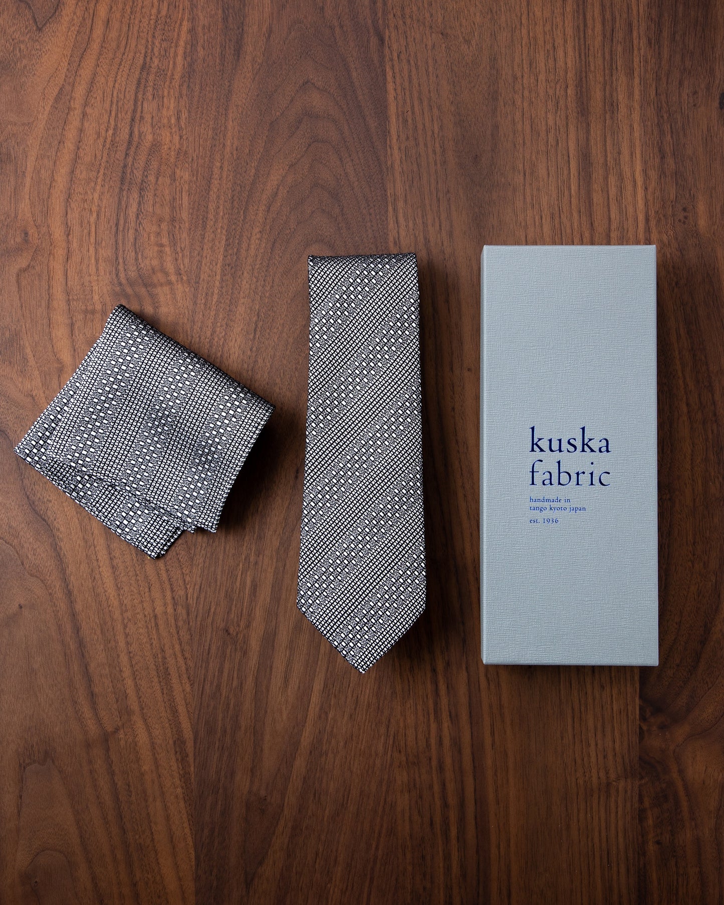 Tango Jacquard Tie & Pocket Square White Gray