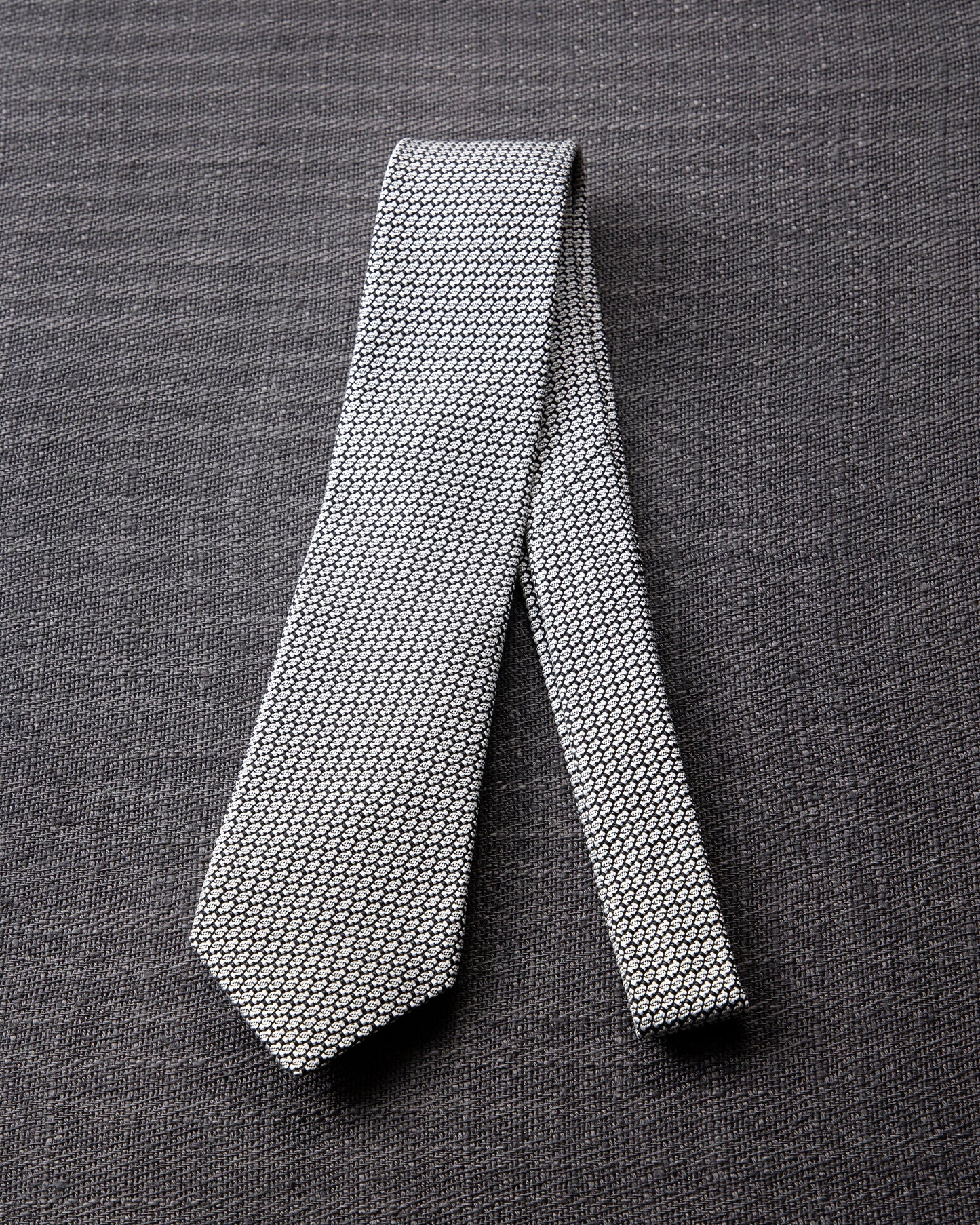 Garza Tie White Gray