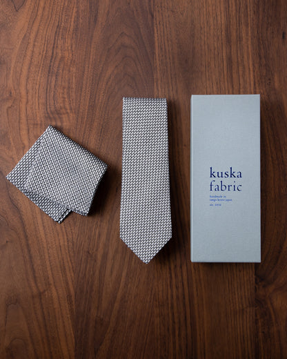 Garza Tie & Pocket Square White Gray