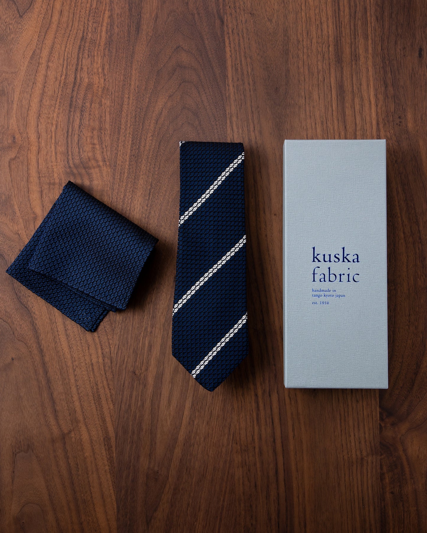 Garza White Line Tie & Pocket Square Dark Navy