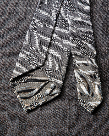 [Art] WAVE HEAD Tie White Gray