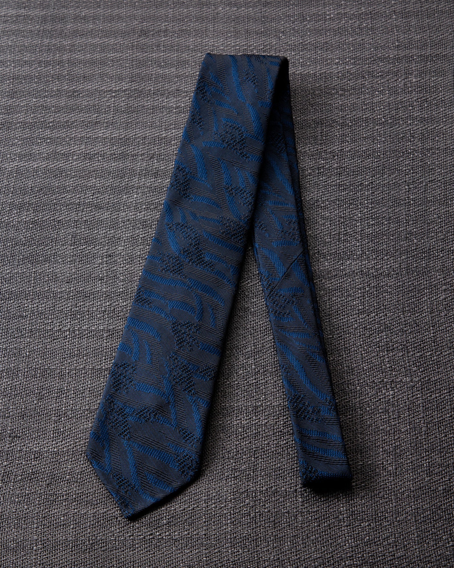 [Art] WAVE HEAD Tie Dark Navy