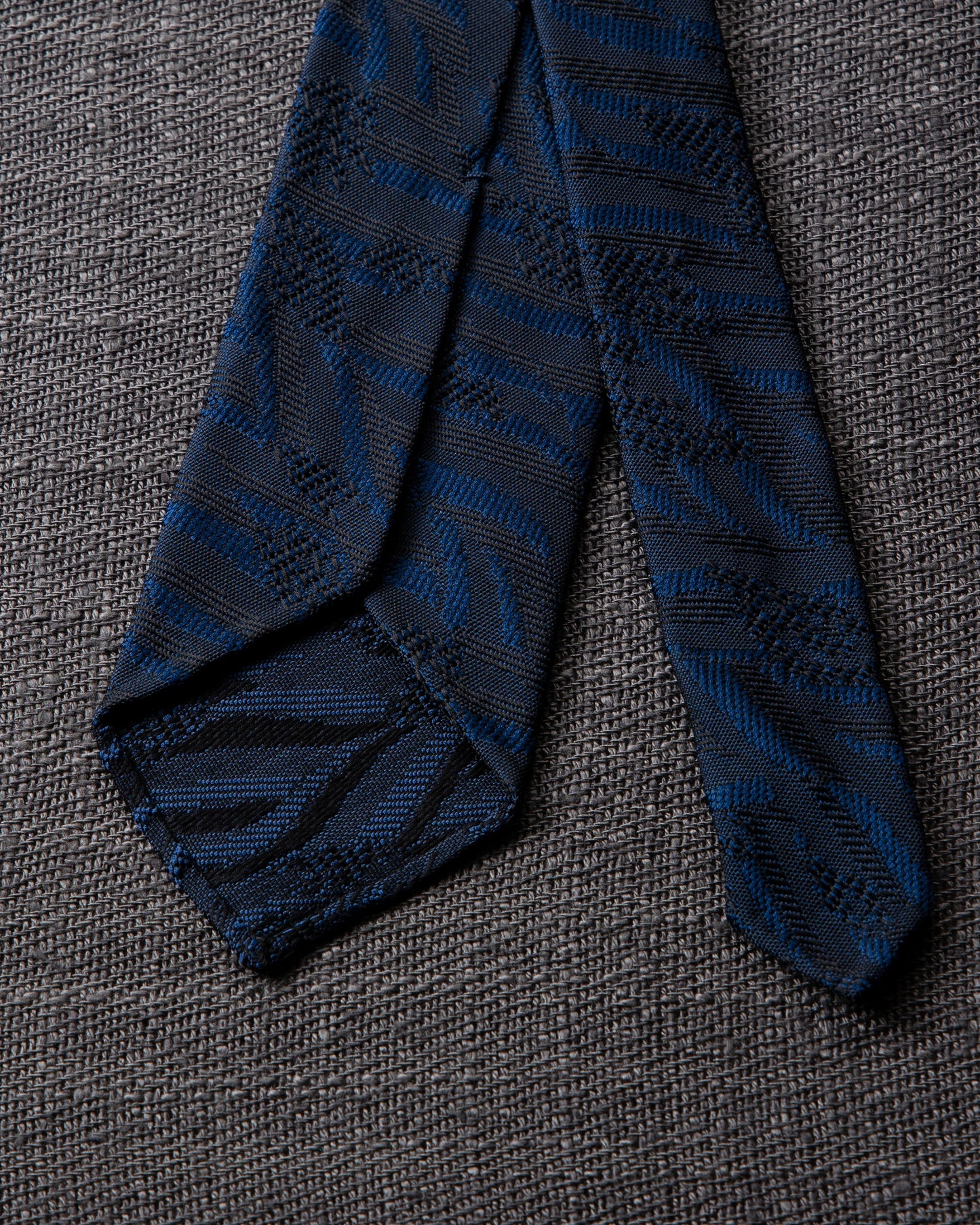 [Art] WAVE HEAD Tie Dark Navy