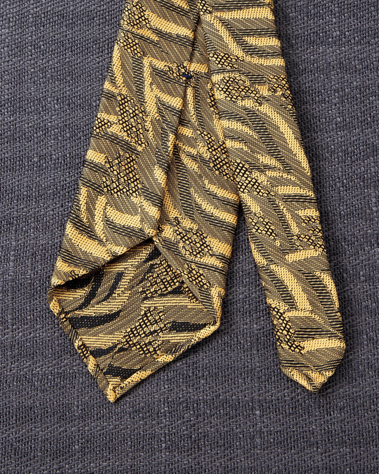 [Art] WAVE HEAD Tie & Pocket Square Yellow