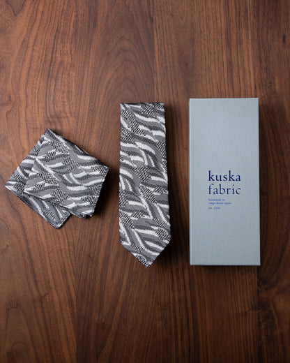 [Art] WAVE HEAD Tie & Pocket Square White Gray