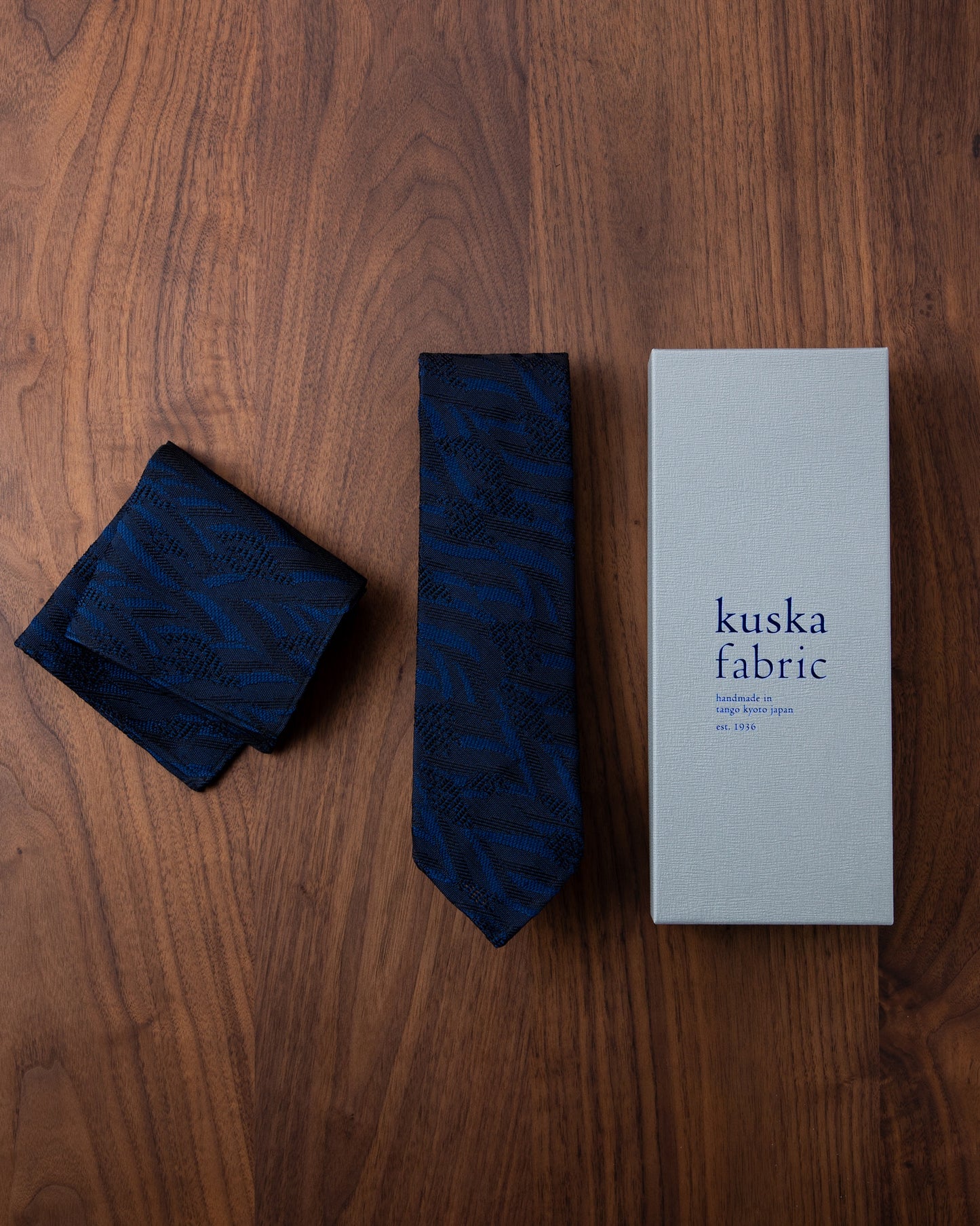 [Art] WAVE HEAD Tie & Pocket Square Dark Navy