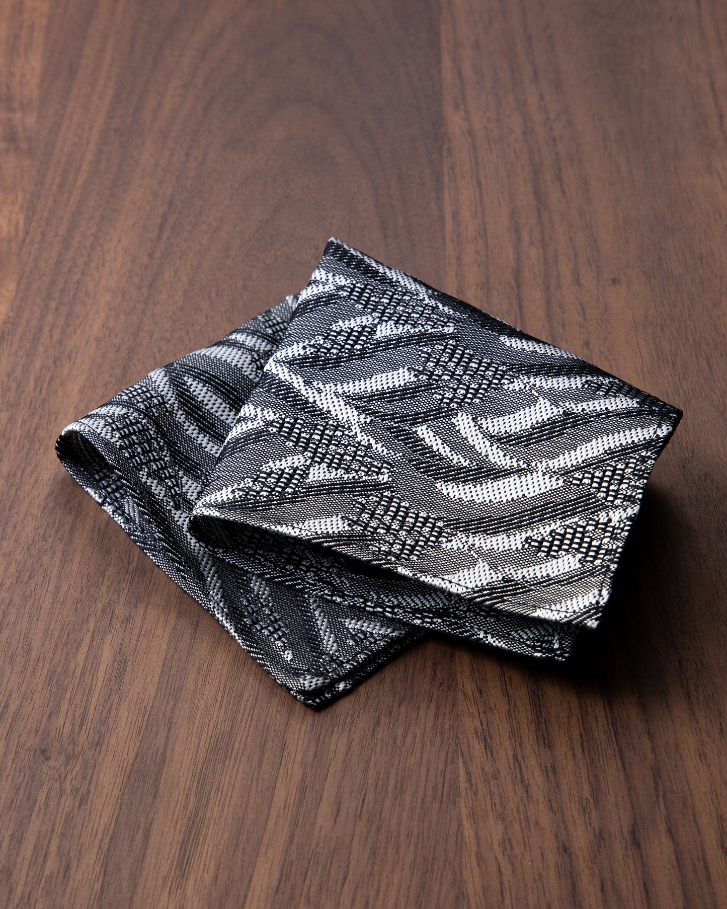 [Art] WAVE HEAD Tie & Pocket Square White Gray